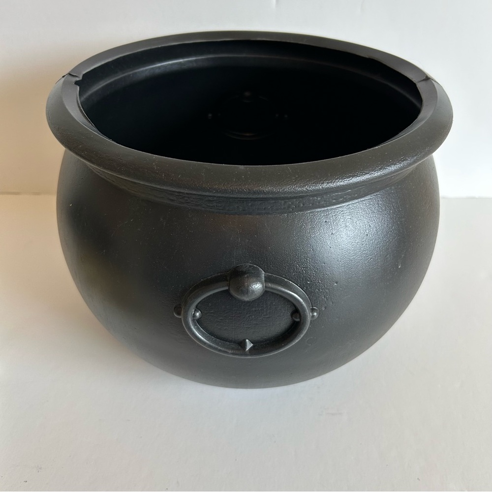 Black Plastic St Patrick’s Day Pot of Gold / Witch Cauldron Halloween Decoration